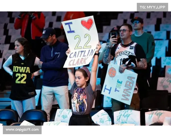 状元秀克拉克年薪仅7.65万美元,其球衣销量占联盟26.5% 状元秀克拉克年薪仅7.65万美元,其球衣销量占联盟26.5%