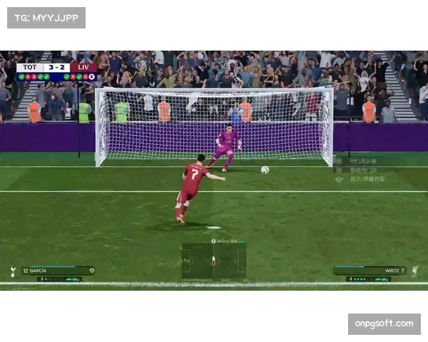 特写：兰斯门将扑出关键点球，队友纷纷上前拥抱庆祝